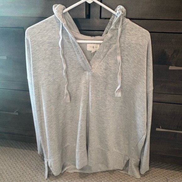 Lou & Grey Gray V-Neck Knit Lightweight hoodie - Picture 1 of 3